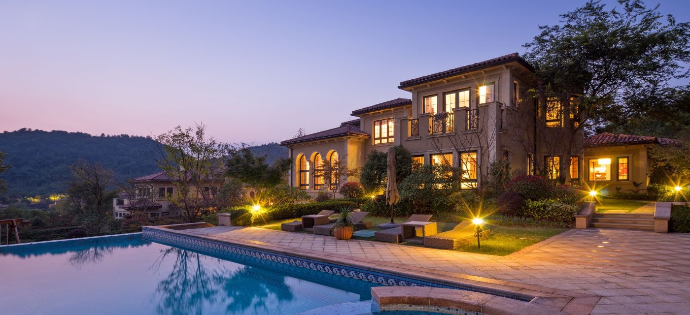 Propriété de prestige avec piscine à l'heure bleue
